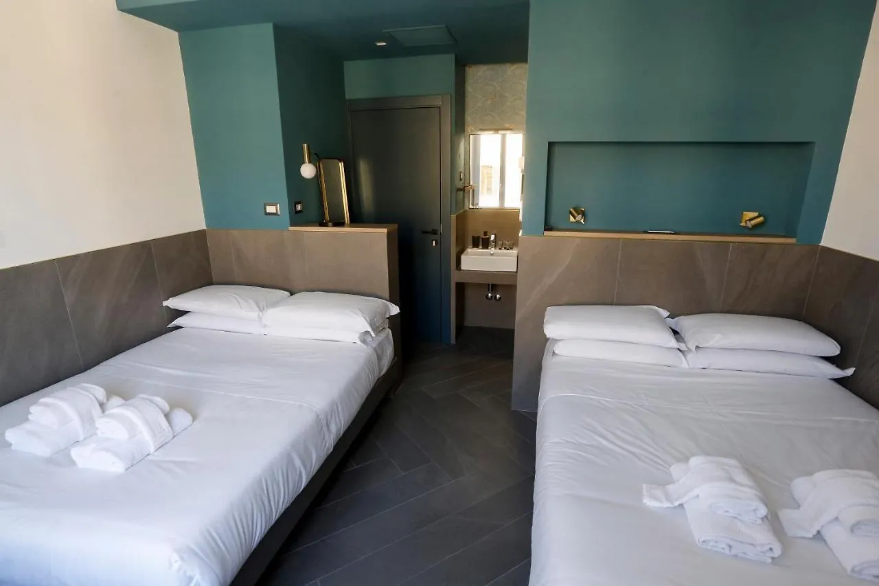 Ottaviano Smart Rooms Rom 3*,  Italien